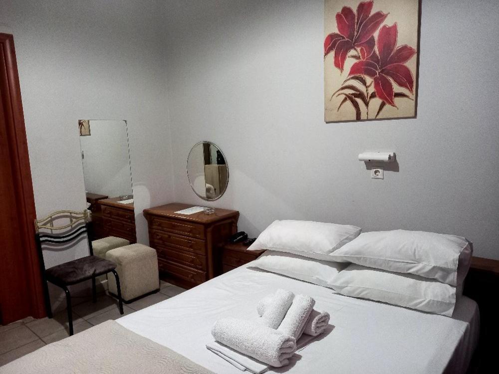 Hotel Korydallos พีเรียส ภายนอก รูปภาพ