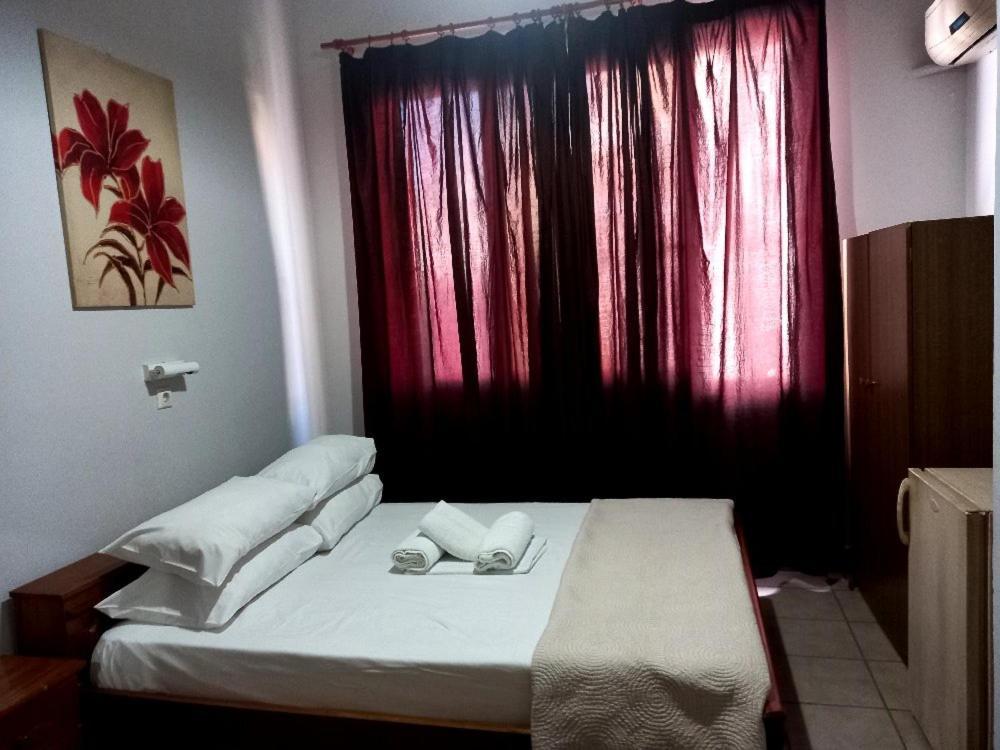 Hotel Korydallos พีเรียส ภายนอก รูปภาพ